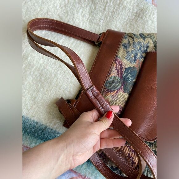 Vintage Floral Tapestry Handbag - Picture 3 of 7